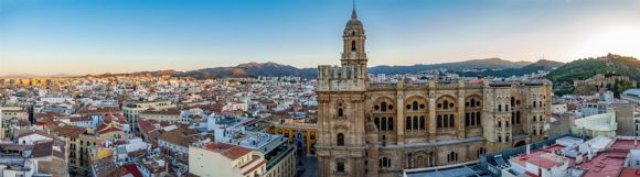 Vista panorámica de málaga con su catedral desde lo alto